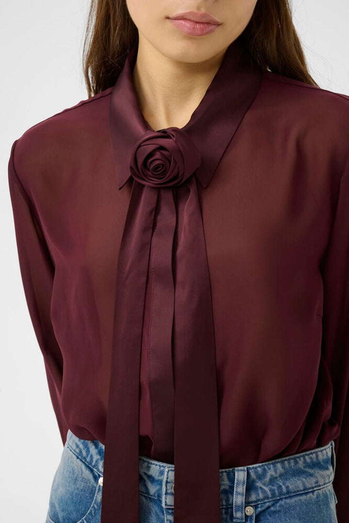 Gestuz - GZlynne blouse met afneembare roos/sjaal - Aronia