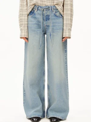 43% lyocell (TENCEL™), 40% katoen (gerecycled), 17% katoen (biologisch)